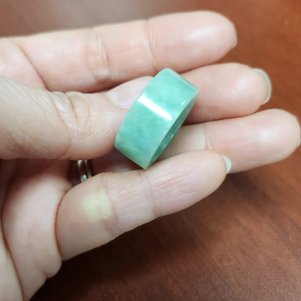 Elegant Myanmar Green Jade Women's Ring - Picture 5 of 5